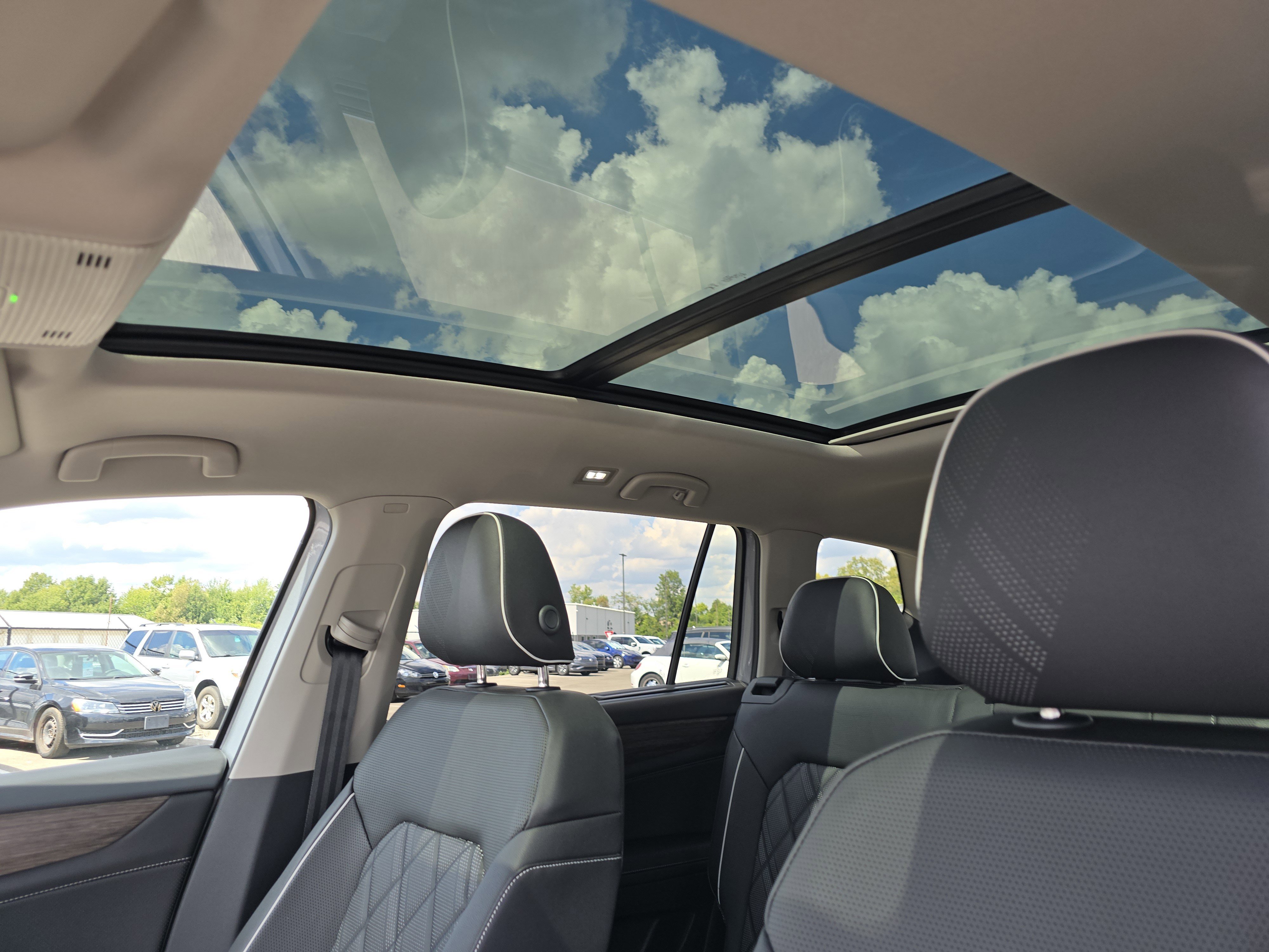 New 2026 Volkswagen Atlas SEL Premium R-Line image 9