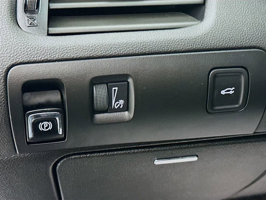 Used 2017 Chevrolet Impala LT image 15