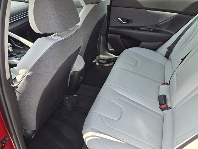 Certified 2025 Hyundai Elantra Limited FWD image 12