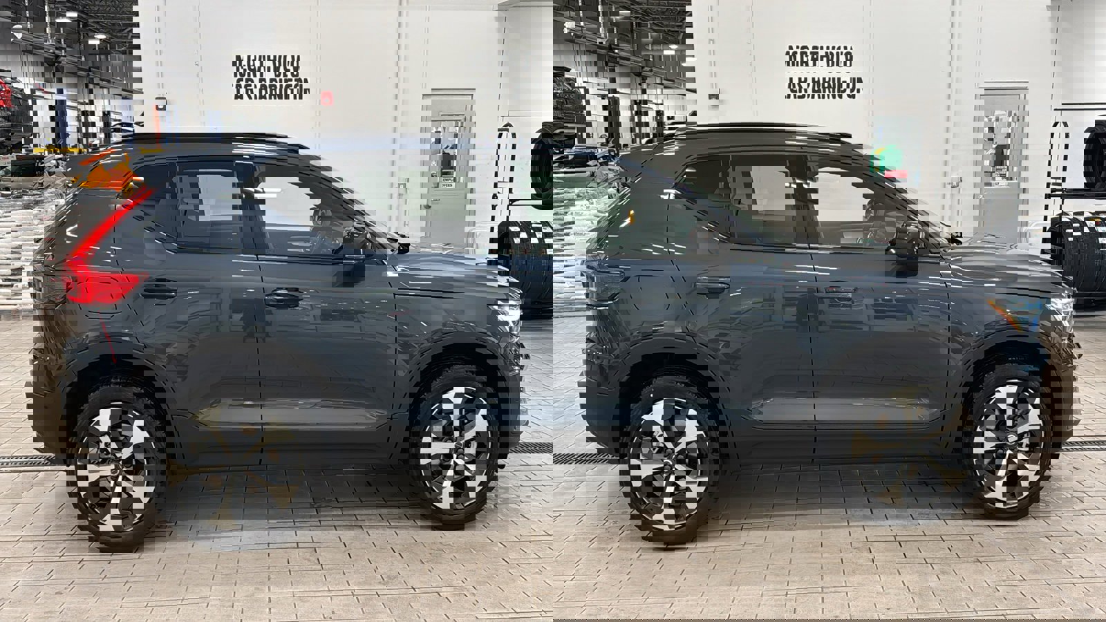 Used 2026 Volvo XC40 B4 Plus w/ Climate Package image 4