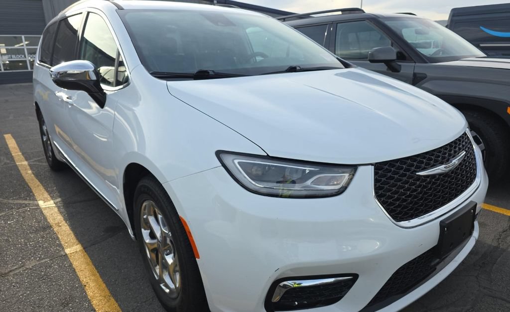 Certified 2023 Chrysler Pacifica Limited FWD image 2