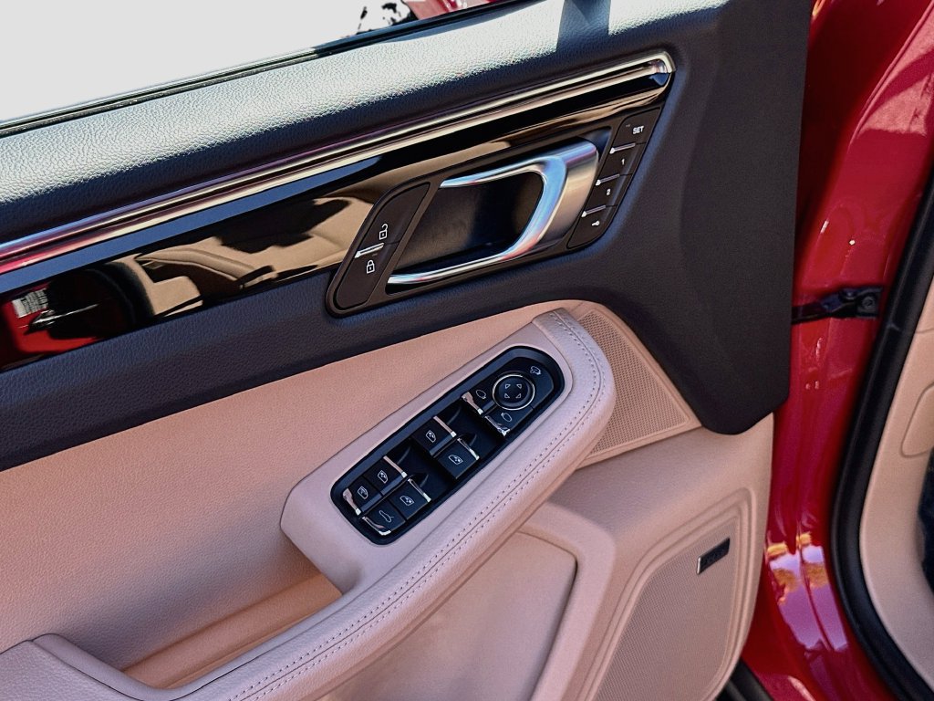 New 2026 Porsche Macan AWD/4WD image 20
