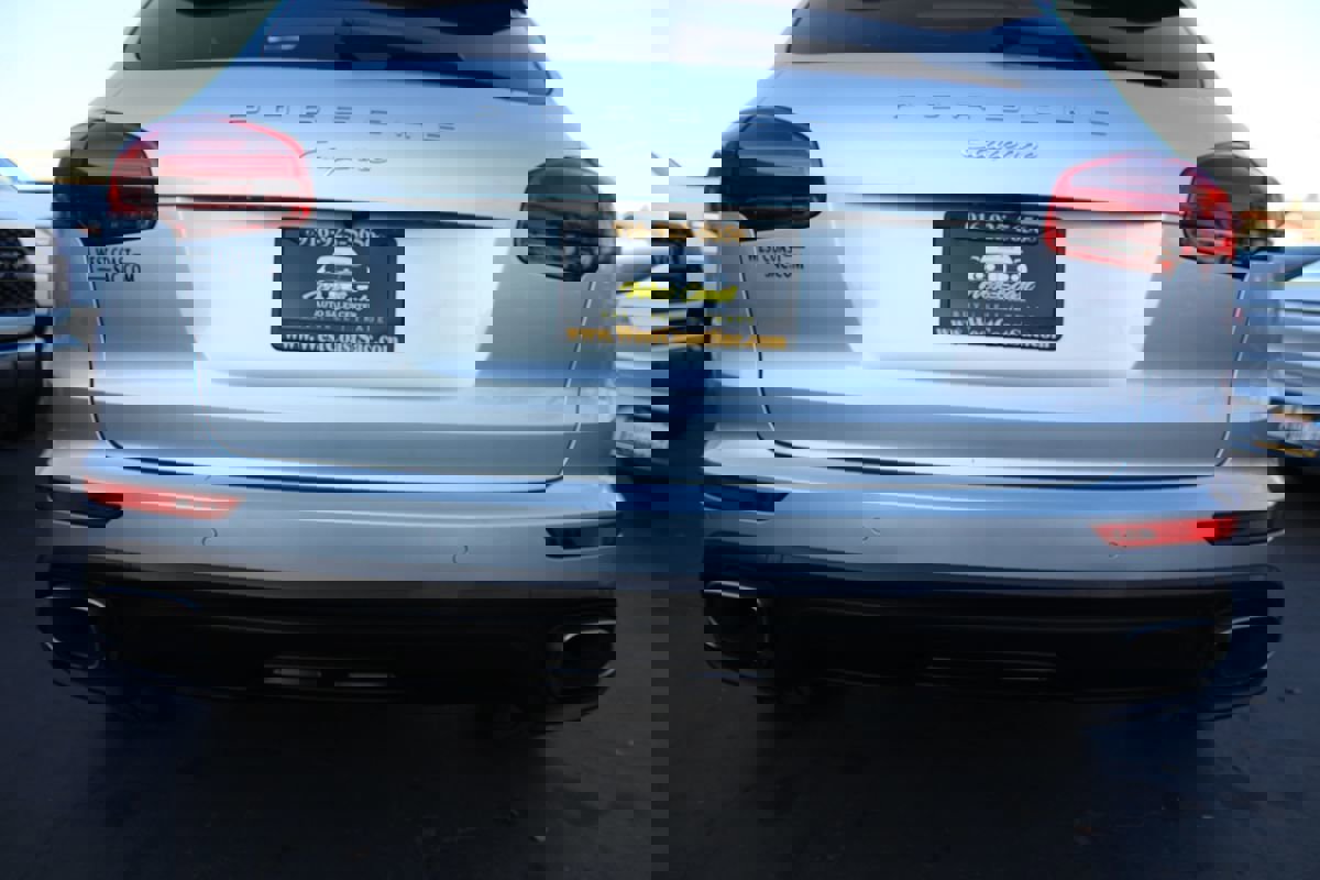 Used 2018 Porsche Cayenne Platinum Edition image 15