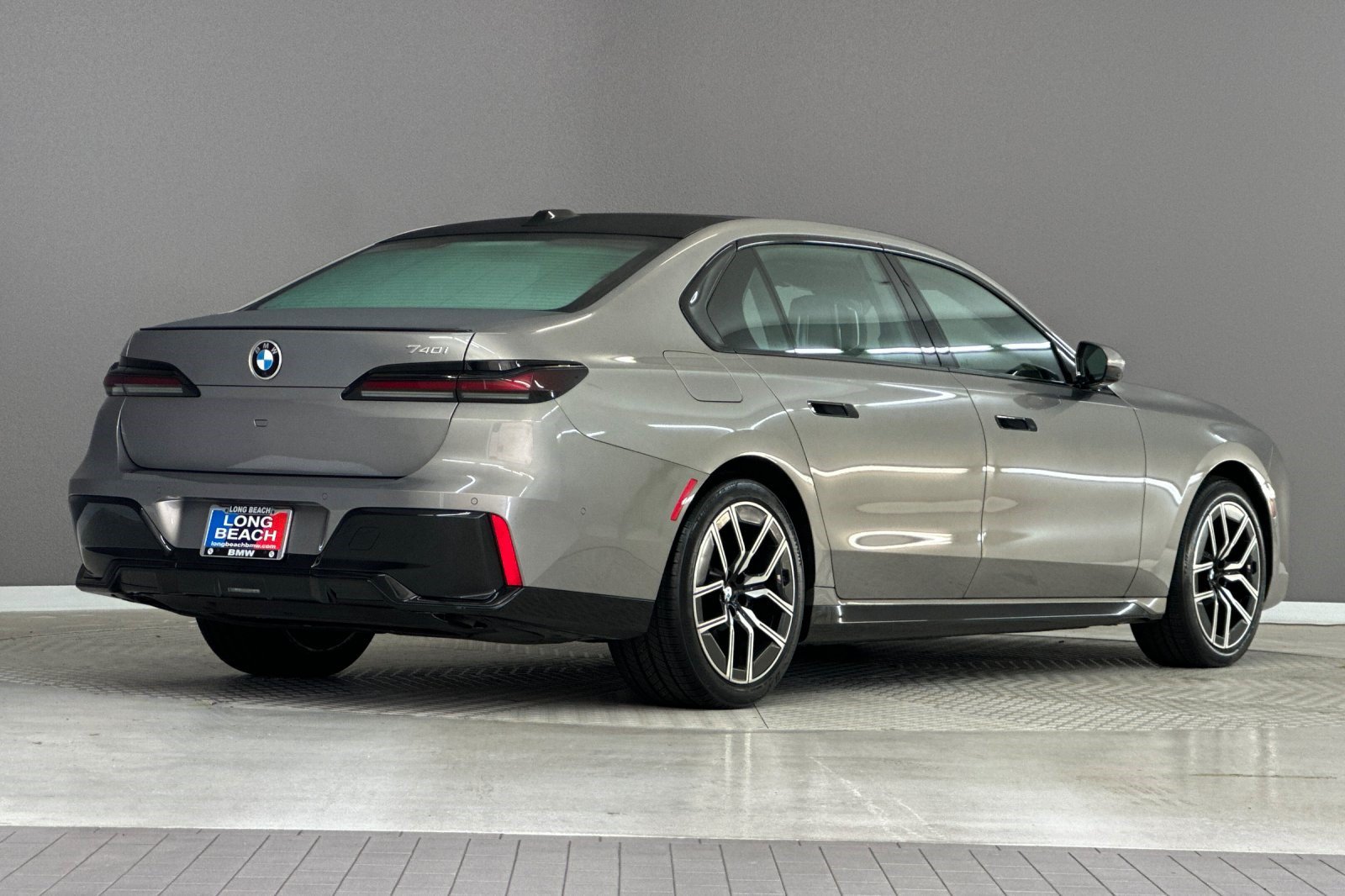 Certified 2023 BMW 740i RWD image 8