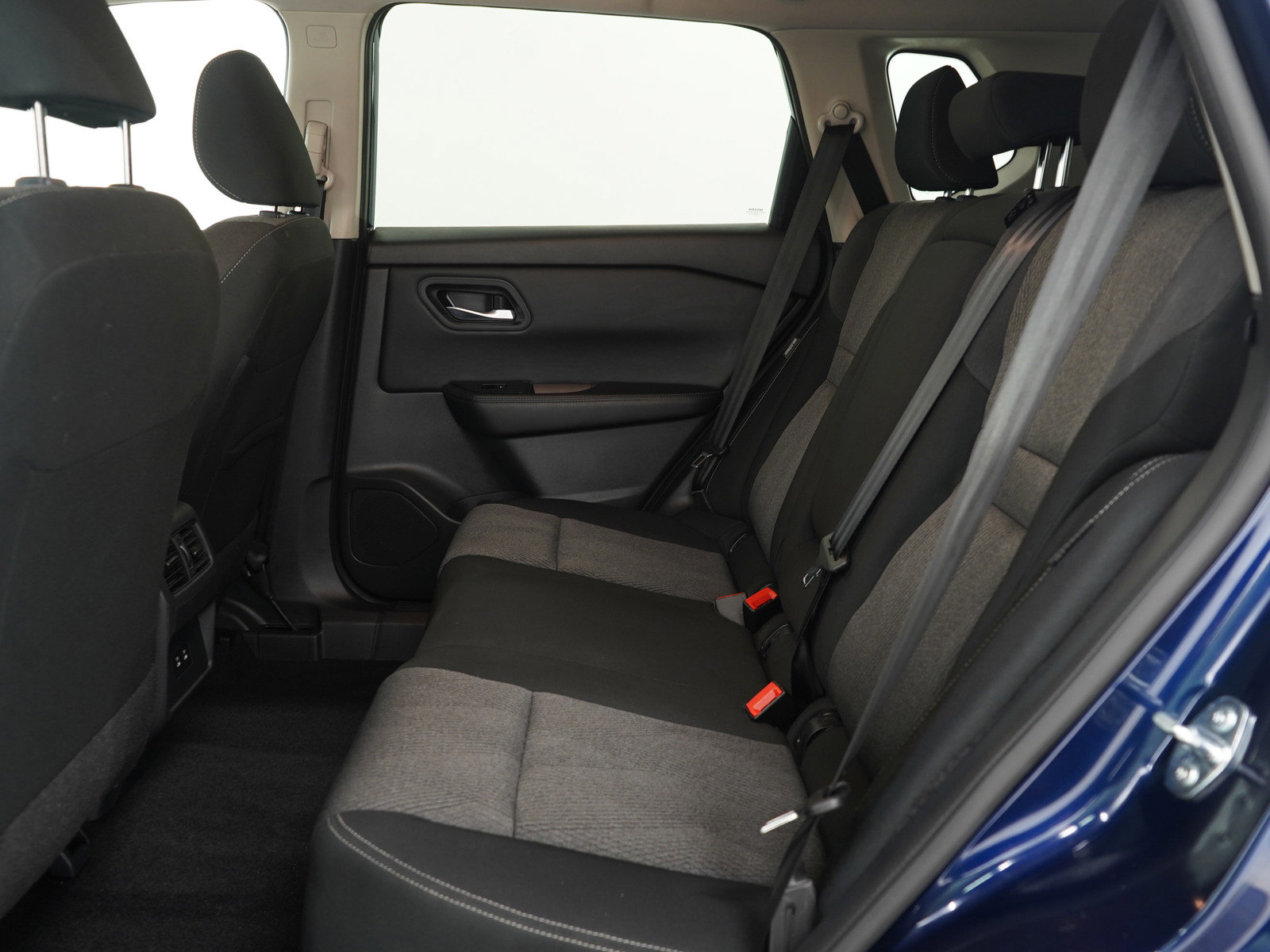 Used 2025 Nissan Rogue SV image 13