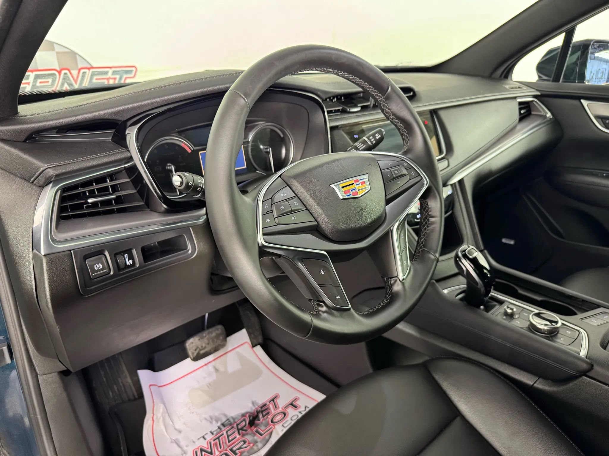 Used 2025 Cadillac XT5 Luxury w/ LPO, Floor Liner Package AWD/4WD image 10