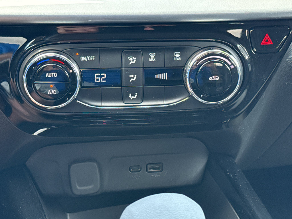 Used 2025 Chevrolet Trax LT FWD image 26