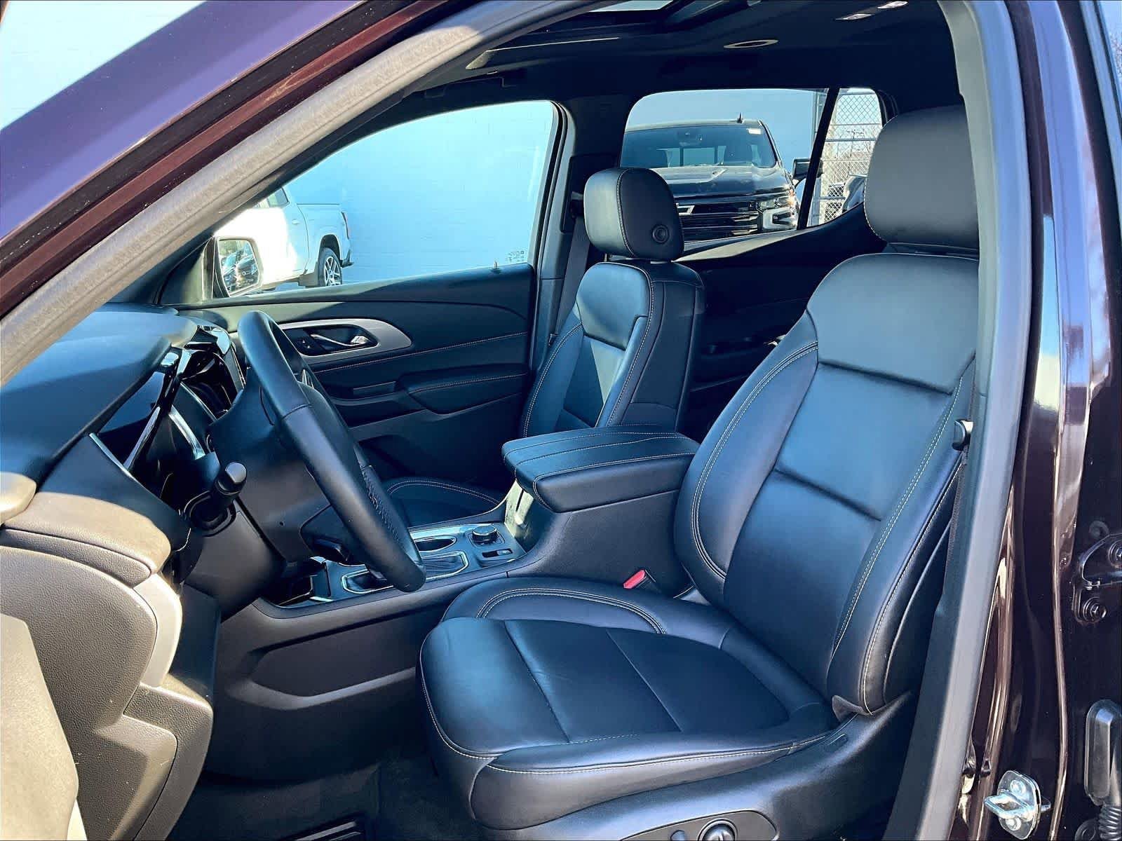 Used 2023 Chevrolet Traverse LT w/ LT Premium Package AWD/4WD image 10