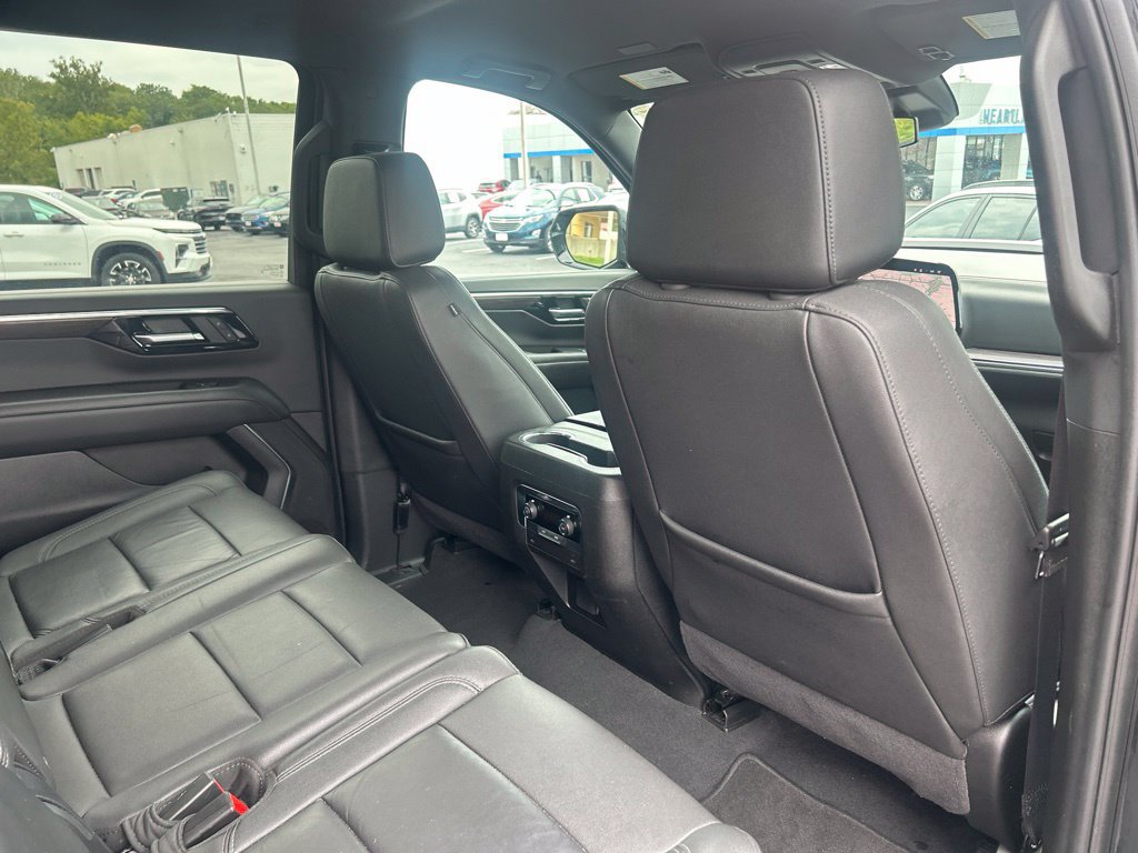 Used 2025 Chevrolet Suburban LT AWD/4WD image 40
