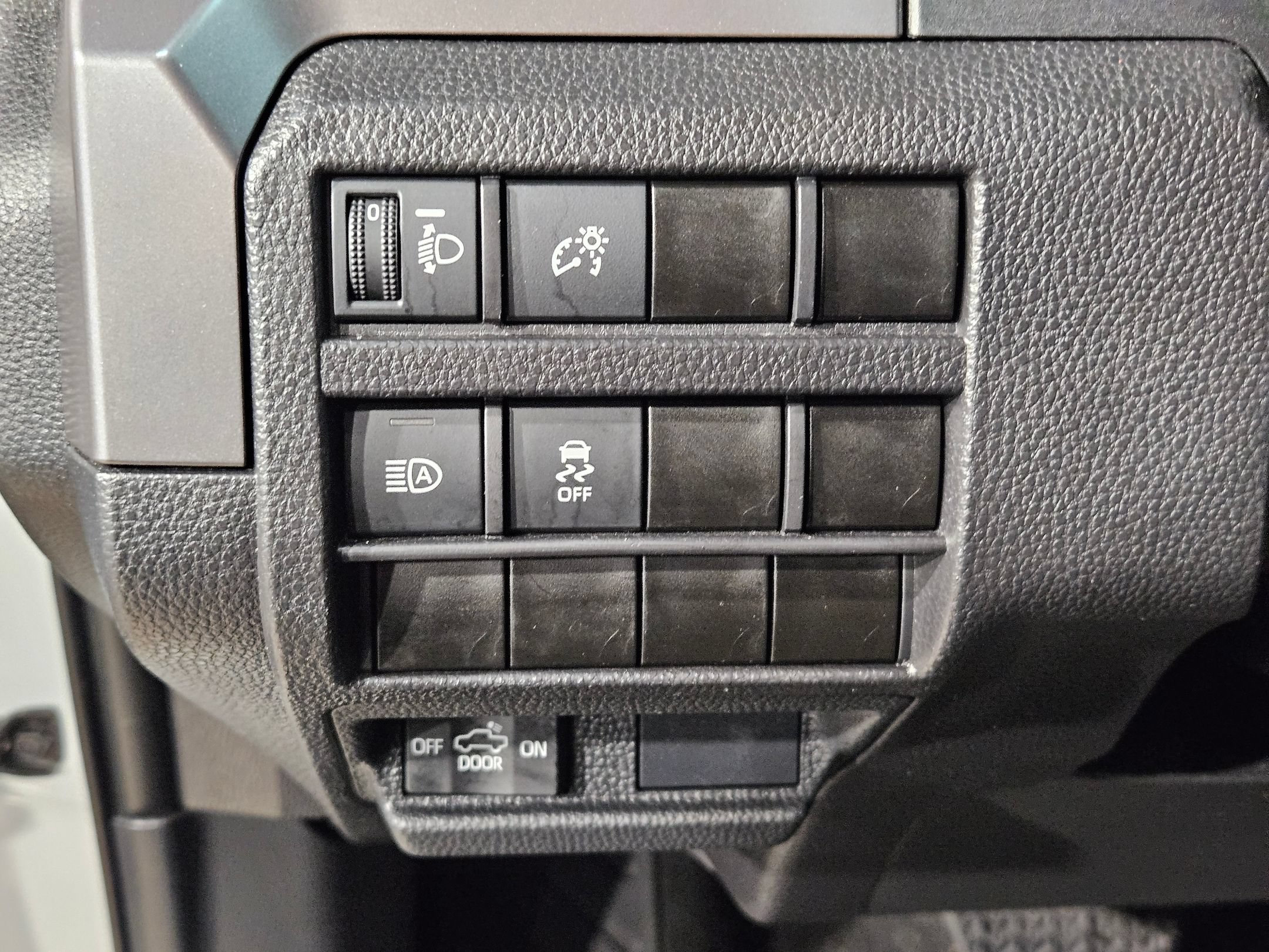 Used 2025 Toyota Tacoma SR5 AWD/4WD image 25