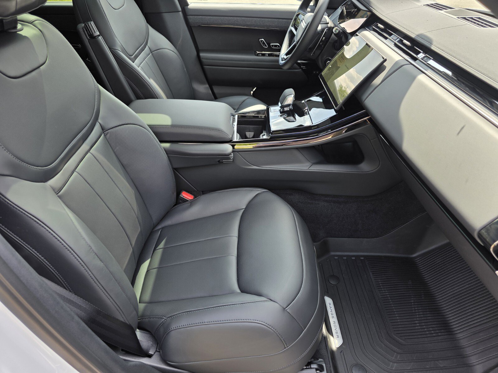 New 2026 Land Rover Range Rover Sport Dynamic SE AWD/4WD image 3