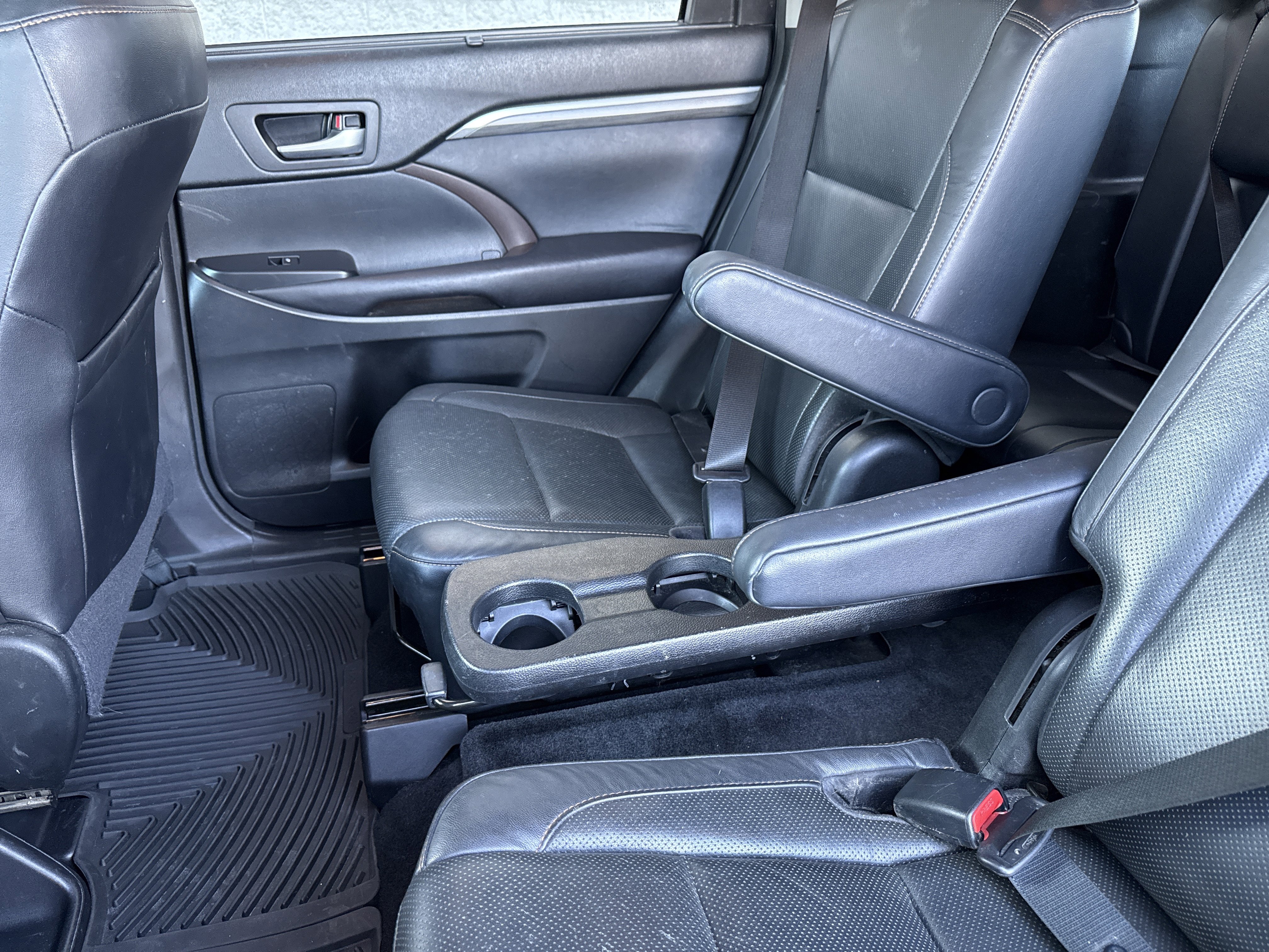 Used 2017 Toyota Highlander Limited image 28