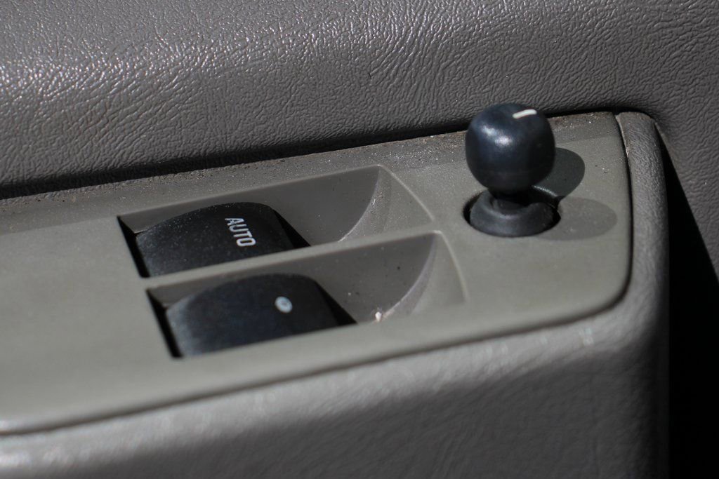 Used 2014 Chevrolet Express 2500 image 18