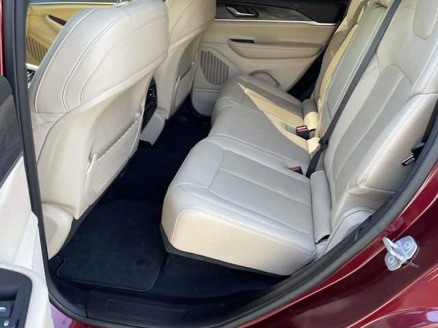 Used 2023 Jeep Grand Cherokee Limited w/ Black Appearance Package image 20