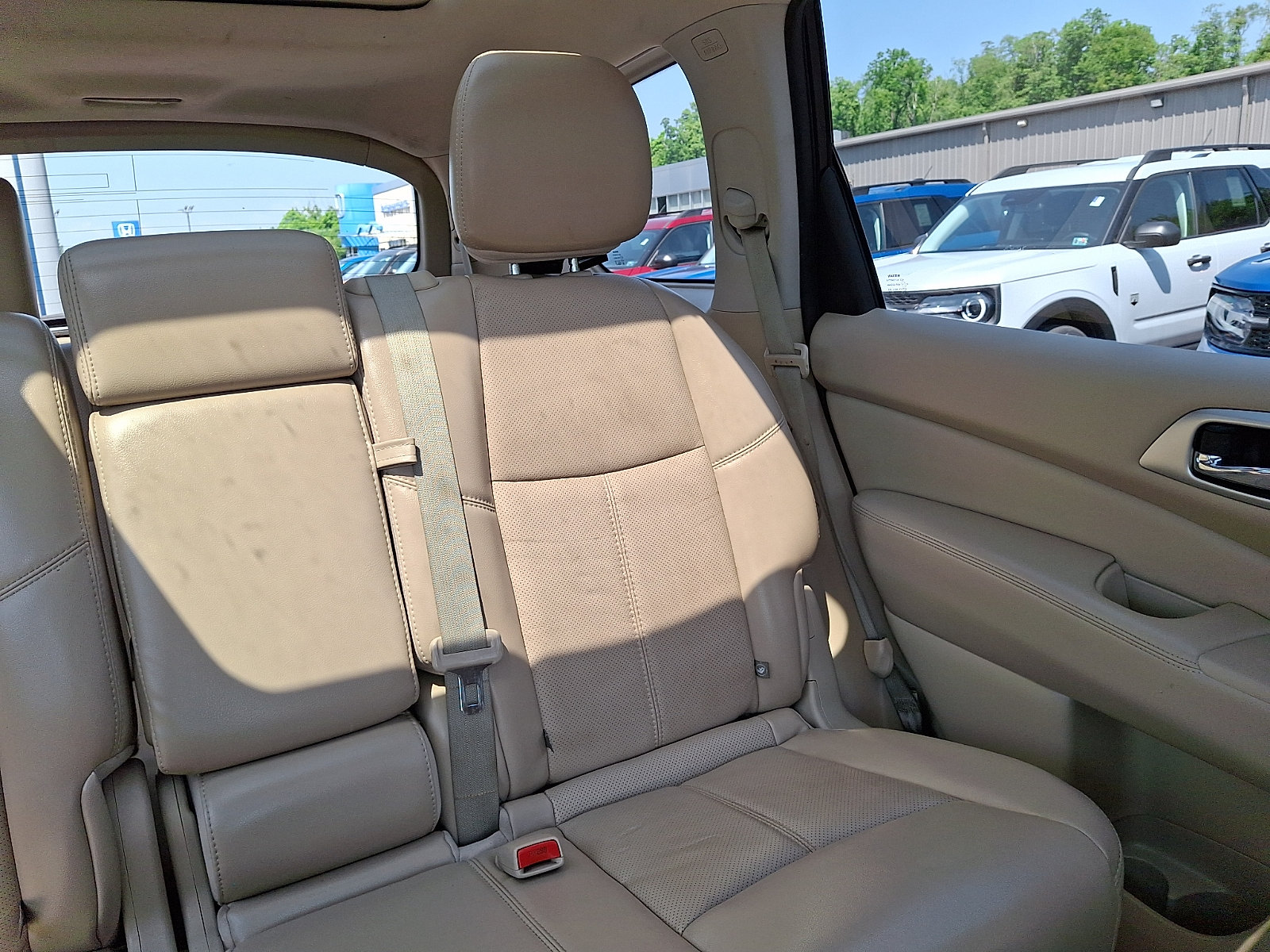 Used 2015 Nissan Pathfinder Platinum w/ Family Entertainment Package AWD/4WD image 20
