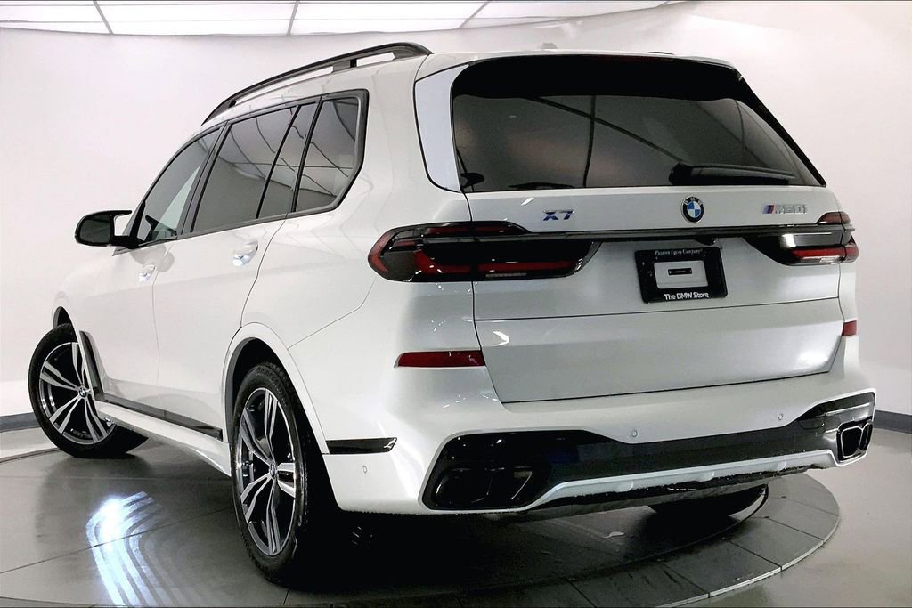 New 2026 BMW X7 M60i image 2