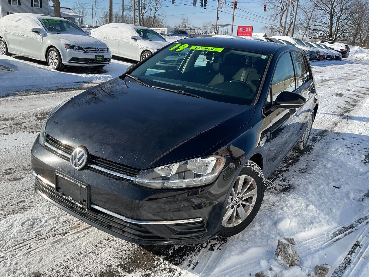 Used 2019 Volkswagen Golf S image 5