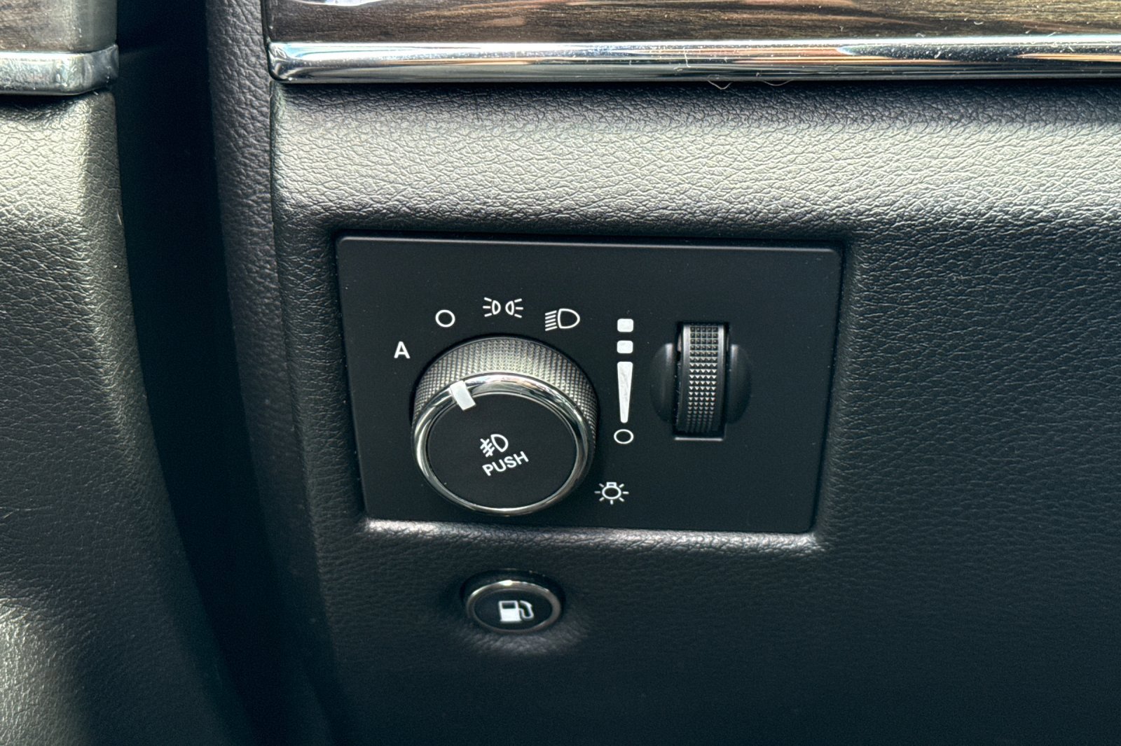 Used 2016 Jeep Grand Cherokee High Altitude RWD image 37