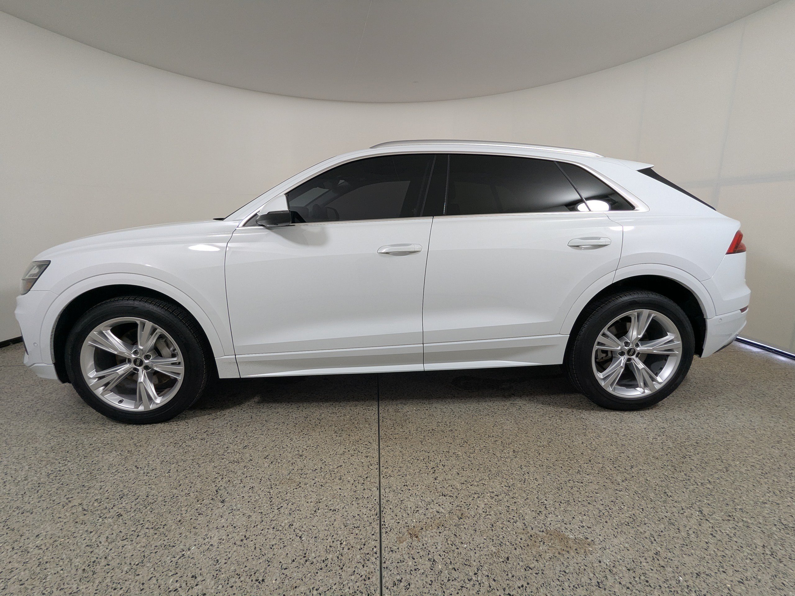 Used 2023 Audi Q8 Premium w/ Convenience Package AWD/4WD image 4