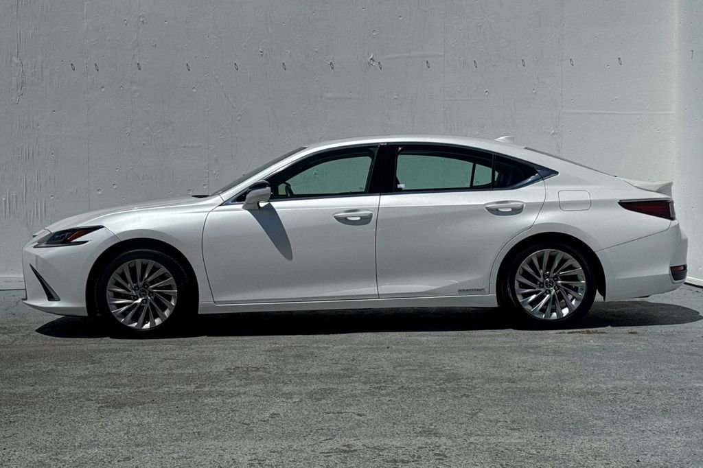 Used 2021 Lexus ES 300h w/ Accessory Package 2 FWD image 6