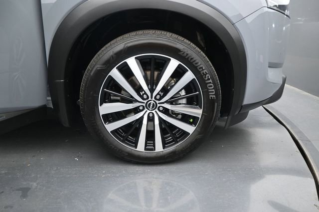 Used 2025 Nissan Pathfinder Platinum AWD/4WD image 18