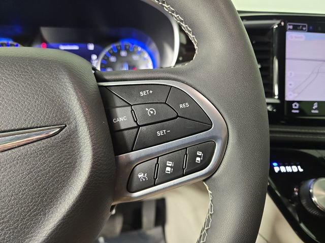 Used 2024 Chrysler Pacifica Limited image 24