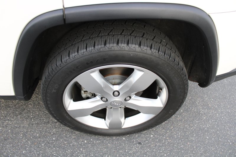 Used 2011 Jeep Grand Cherokee Overland image 16