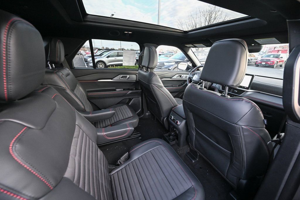 New 2026 Ford Explorer ST-Line w/ ST-Line Street Pack image 24