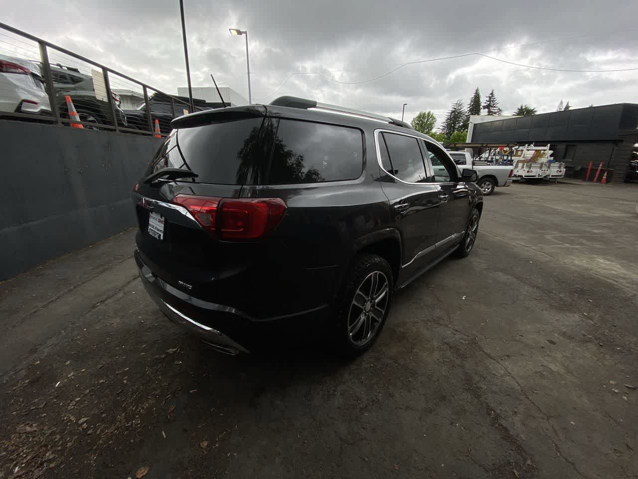 Used 2018 GMC Acadia Denali w/ Technology Package AWD/4WD image 6