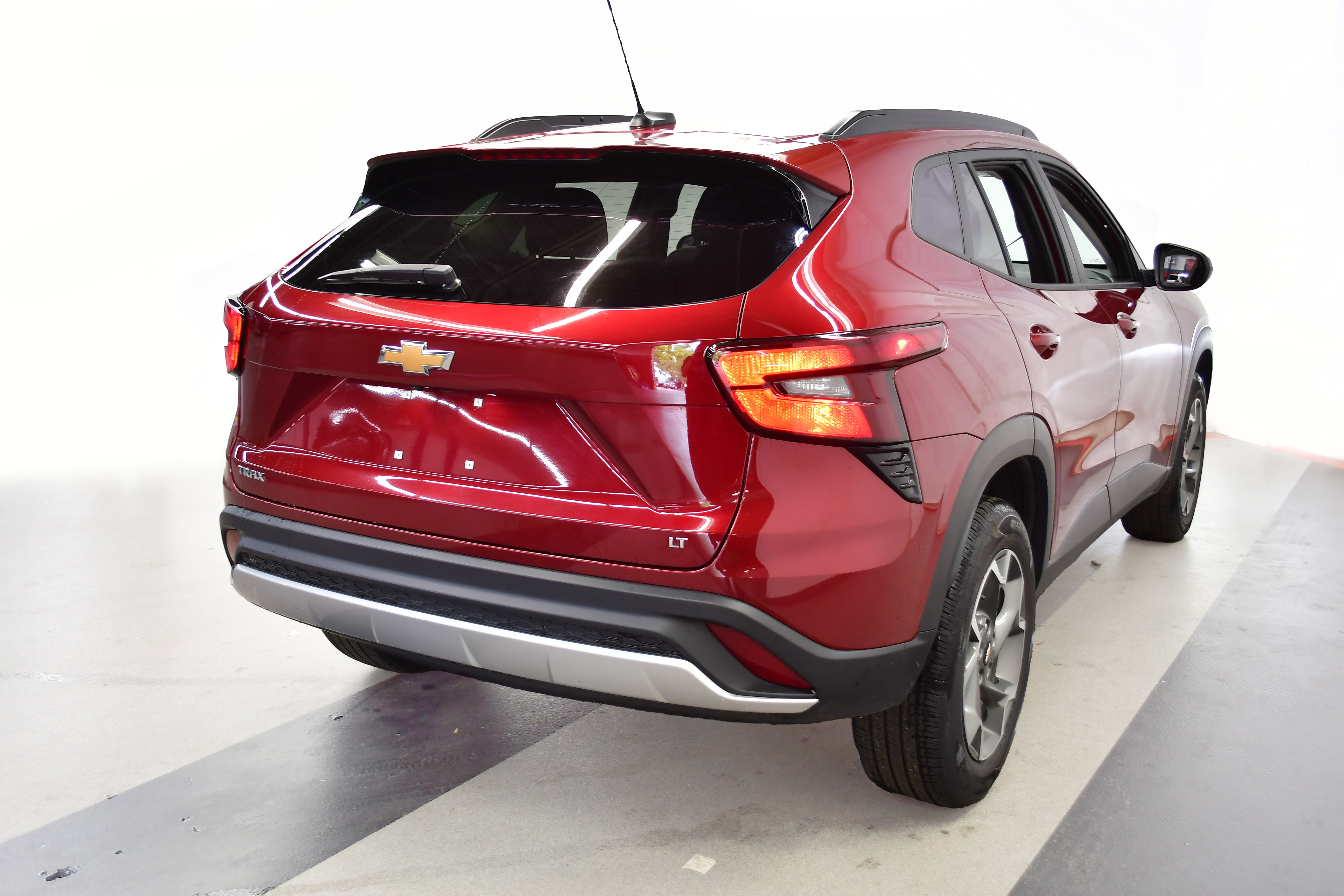 Used 2025 Chevrolet Trax LT w/ LT Convenience Package FWD image 7