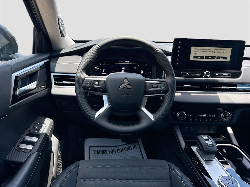 New 2025 Mitsubishi Outlander SE image 24