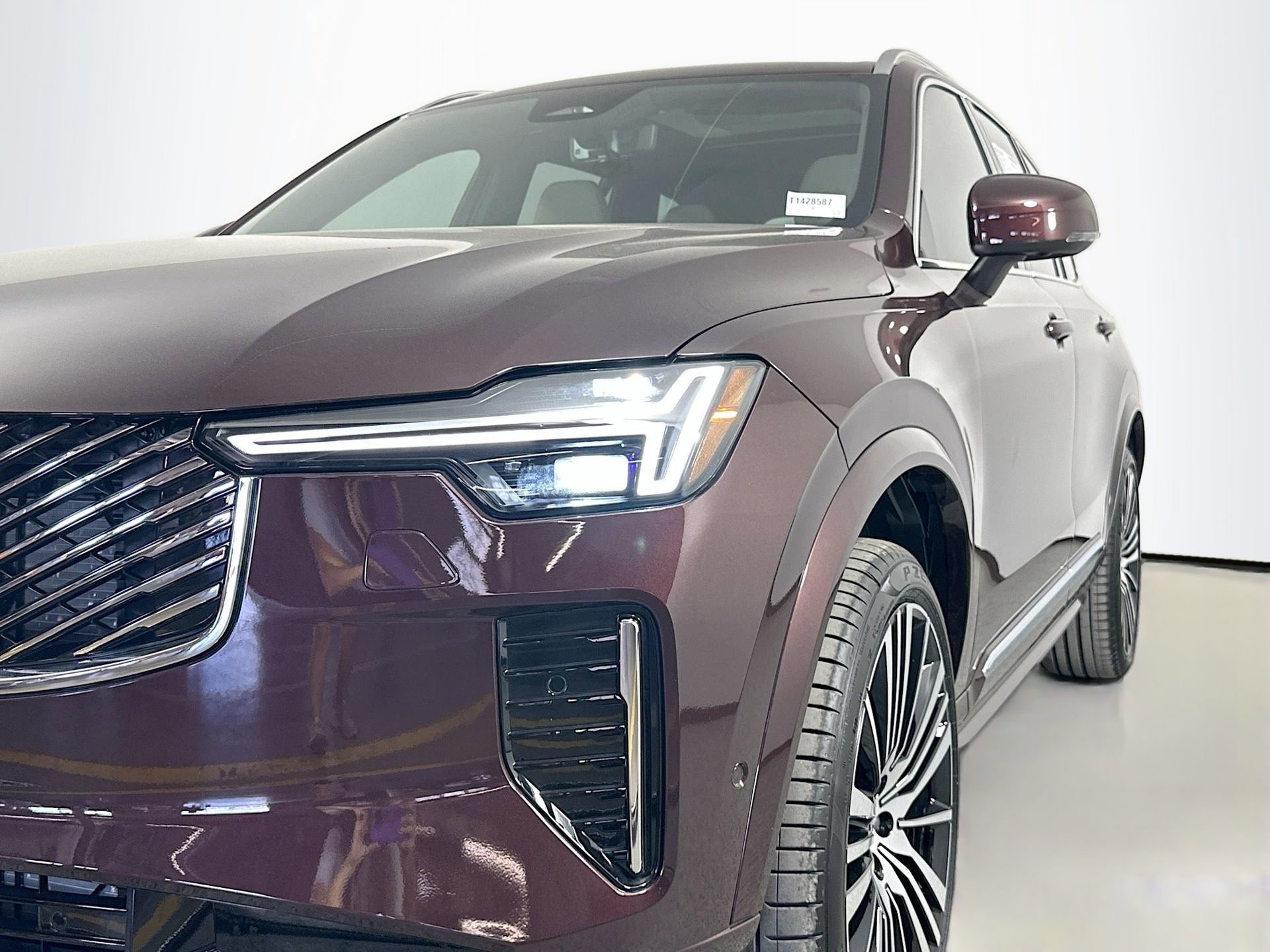 New 2026 Volvo XC90 B5 Plus w/ Protection Package Premier AWD/4WD image 8