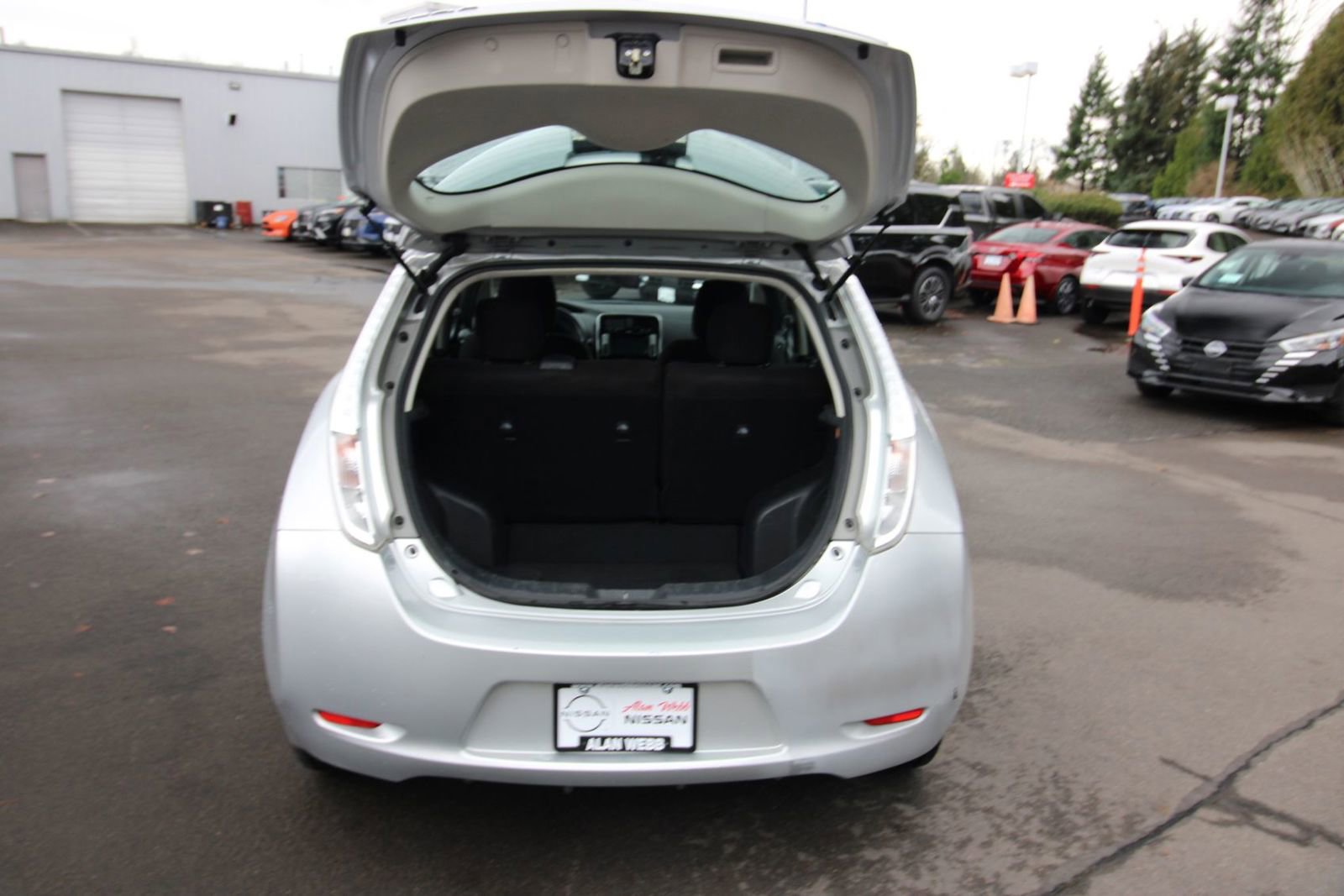 Used 2016 Nissan Leaf SV image 28