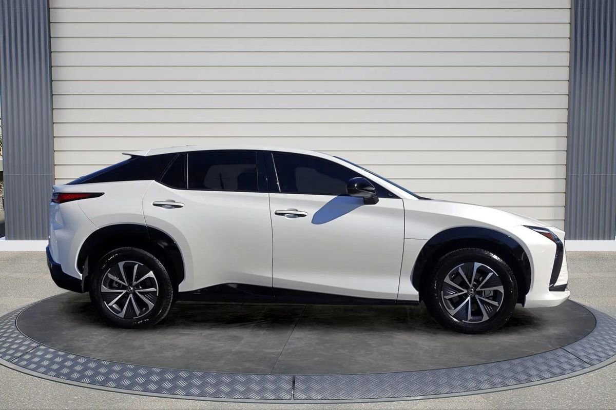 Used 2024 Lexus RZ 300e Premium image 8