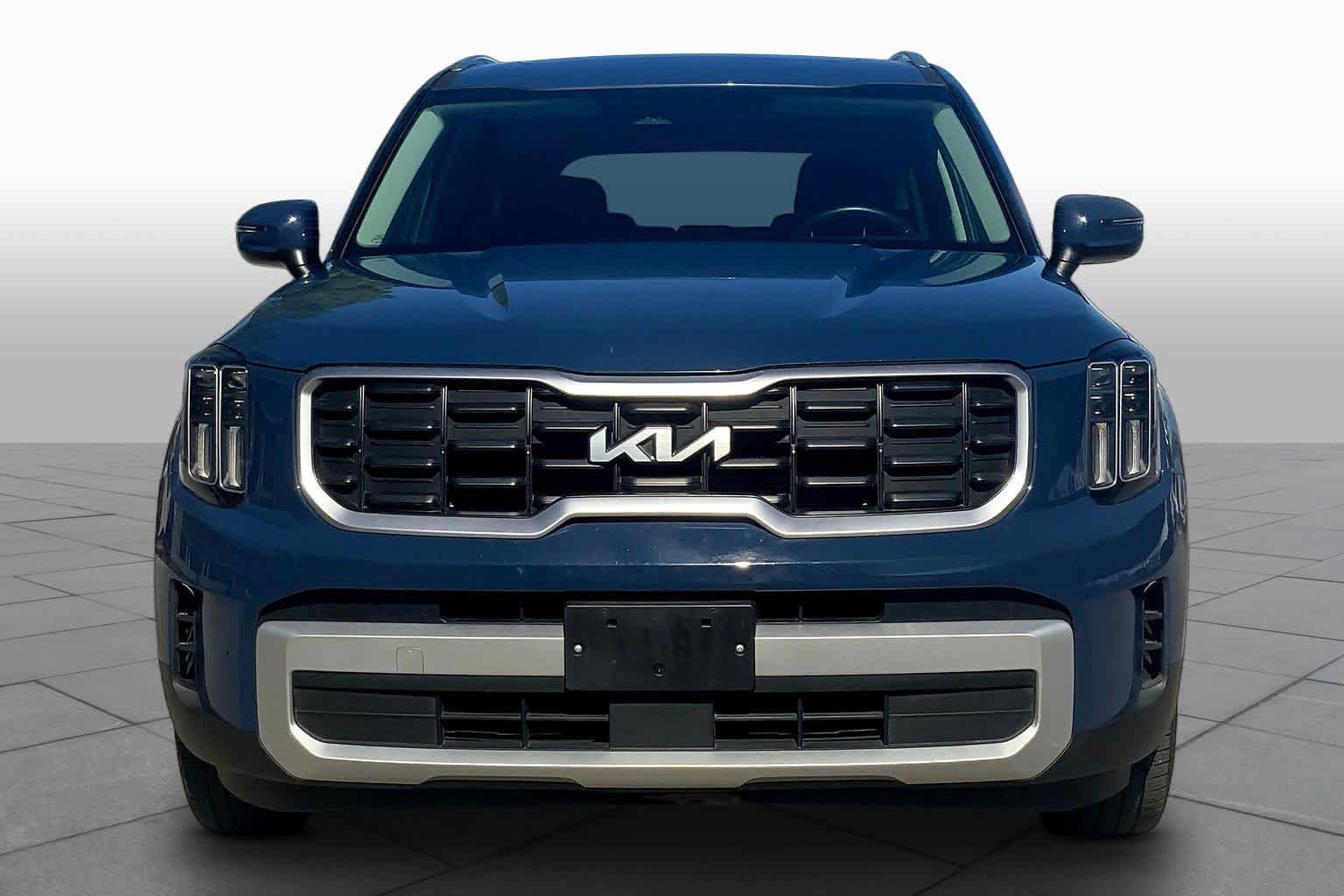 Used 2025 Kia Telluride S AWD/4WD image 3