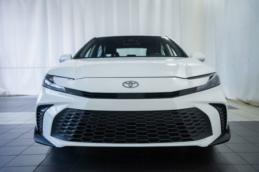 Used 2025 Toyota Camry SE FWD image 2
