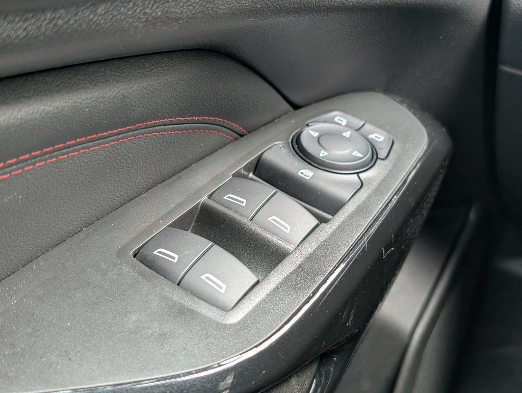Used 2025 Chevrolet Trax RS w/ Driver Confidence Package FWD image 21