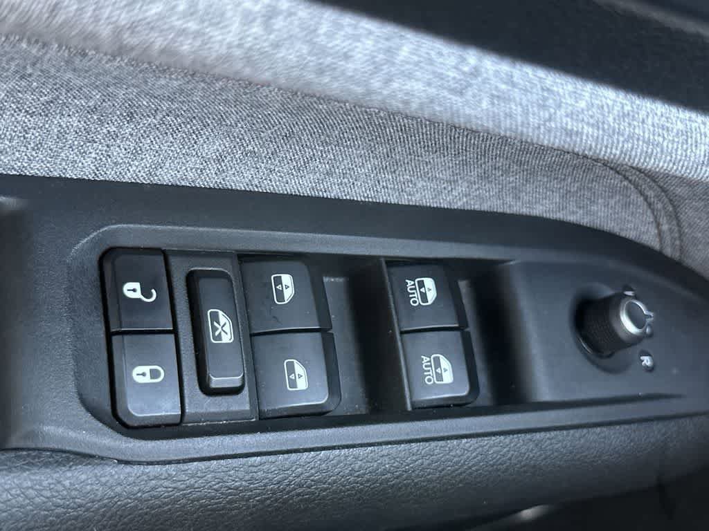 Used 2023 Jeep Compass Latitude image 17