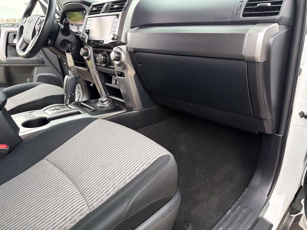 Used 2020 Toyota 4Runner SR5 AWD/4WD image 33