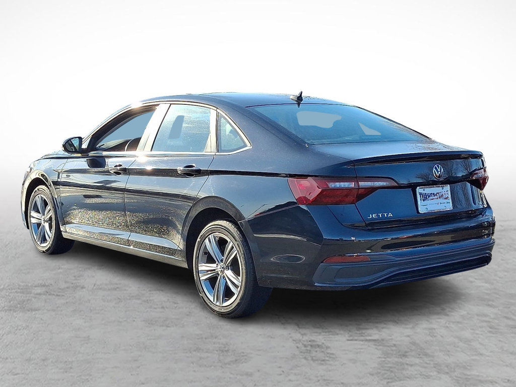 Used 2024 Volkswagen Jetta SE image 3