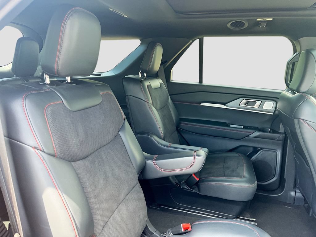 Used 2025 Ford Explorer ST w/ Sun And Sound Package AWD/4WD image 30