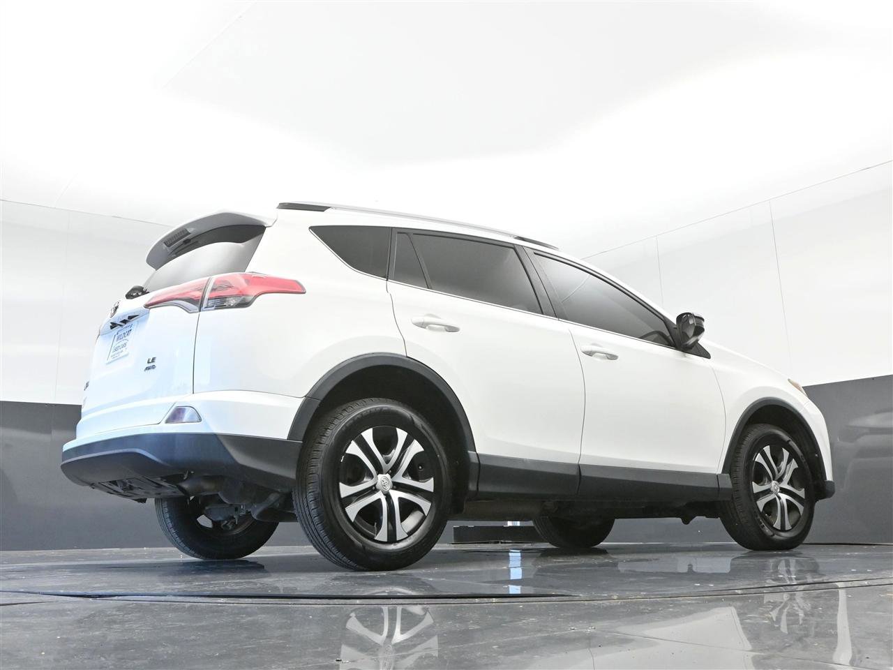 Used 2016 Toyota RAV4 LE AWD/4WD image 21