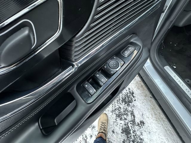 Used 2022 Lincoln Corsair AWD w/ Equipment Group 101A image 17