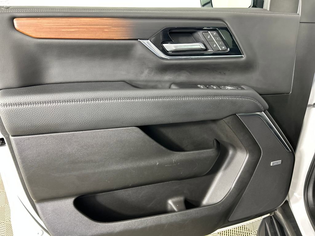 Used 2025 GMC Yukon Denali AWD/4WD image 11