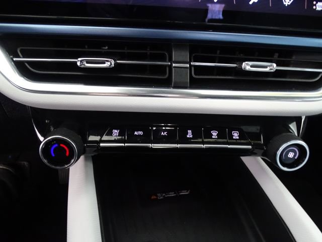 Used 2025 Chevrolet Equinox EV LT image 10