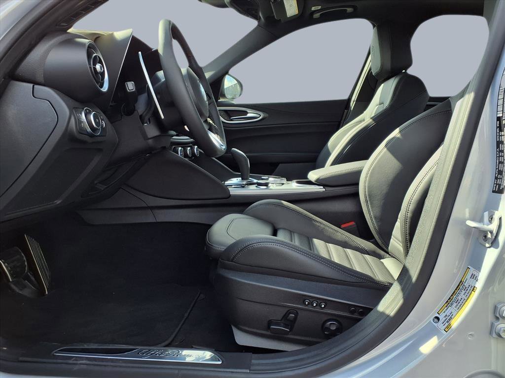 New 2025 Alfa Romeo Giulia w/ Veloce Package Rwd image 11