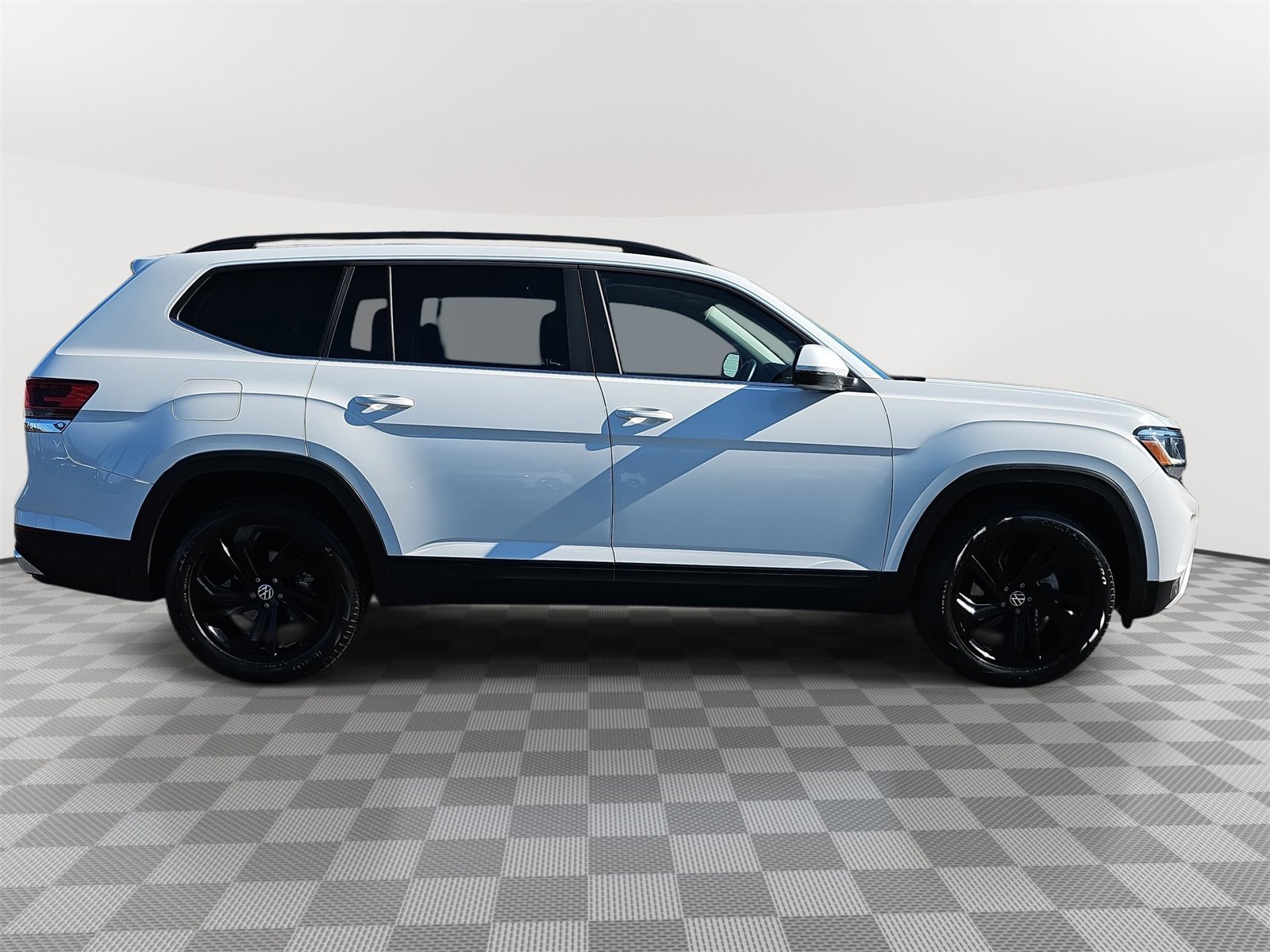 Used 2023 Volkswagen Atlas SE w/ Panoramic Sunroof Package image 4