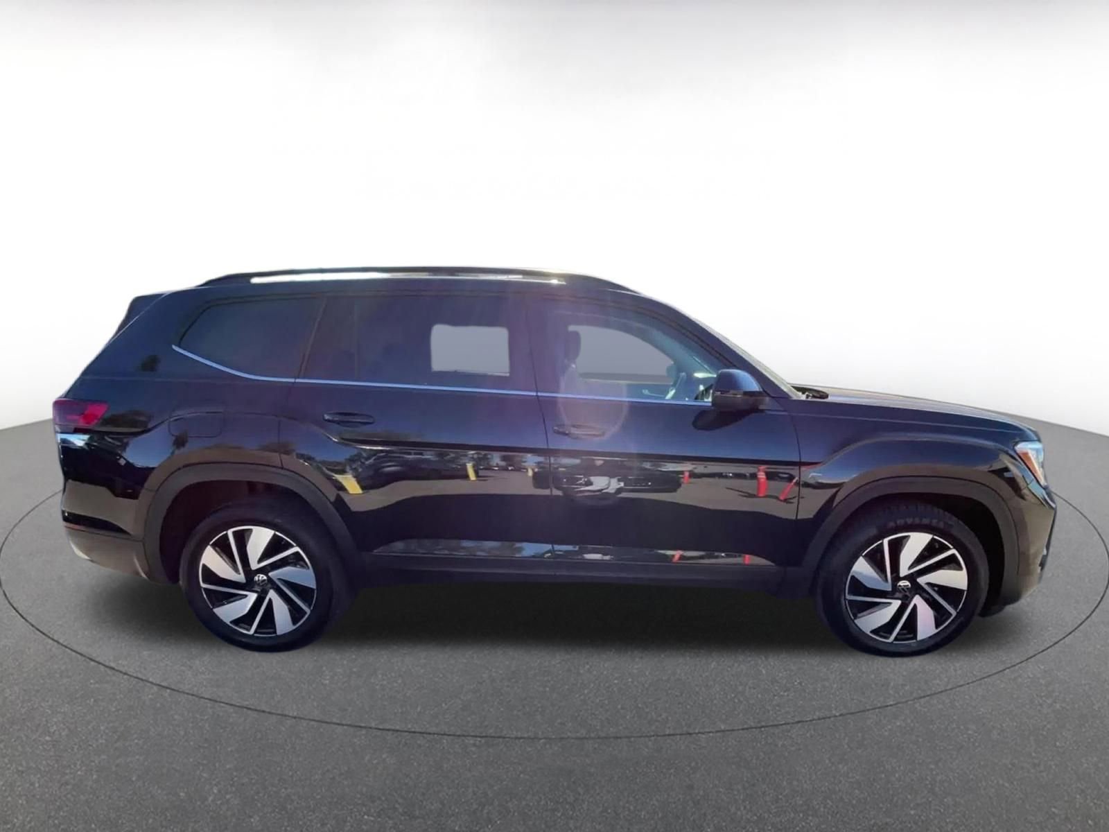 Used 2025 Volkswagen Atlas SE image 16