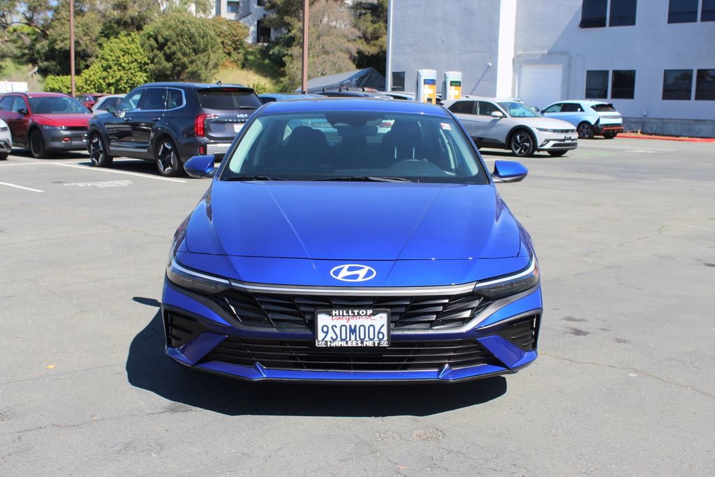 Used 2025 Hyundai Elantra SE image 4