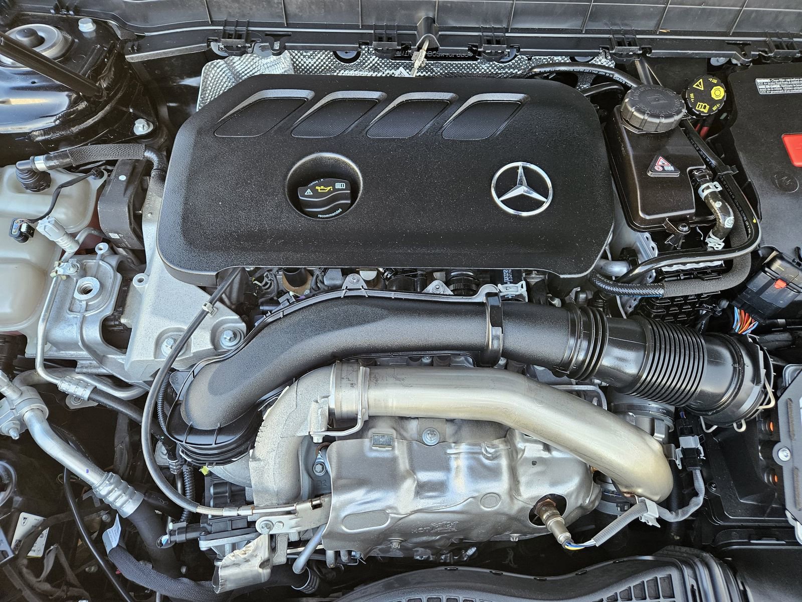 Used 2025 Mercedes-Benz GLB 250 4MATIC image 37